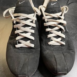 Men's Size 9 Nike Shoe Deliver Black/Grey Running Shoes